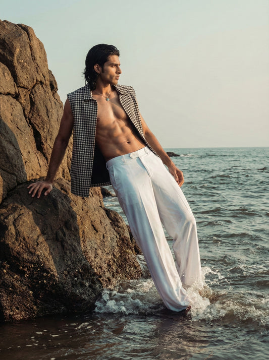 Handwoven Houndstooth Sleeveless Jacket | Khandaani